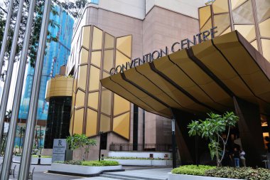 KUALA LUMPUR, MALAYSIA - 2 Mart 2024: Kuala Lumpur kentindeki Kongre Merkezi ile Marriott Rönesans lüks oteli.