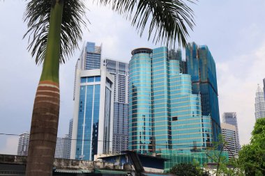 Jalan Ampang 'dan Kuala Lumpur büyük şehir silueti. Kuala Lumpur, Malezya.