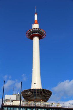 Kyoto, Japonya - 28 Kasım 2016: Japonya'nın Kyoto Tower. Kyoto Tower bir 131 m boyunda Gözlem Kulesi, 9 katlı otel inşa bir turistik 's.