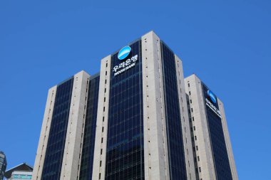 SEOUL, Güney Kore - 9 Nisan 2023: Seul 'deki Woori Bank merkez binası. Woori Bankası Güney Kore 'nin en büyük dört bankasından biridir..