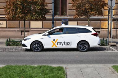 KRAKOW, POLAND - 28 Ağustos 2018: Toyota taksi Krakow, Polonya.