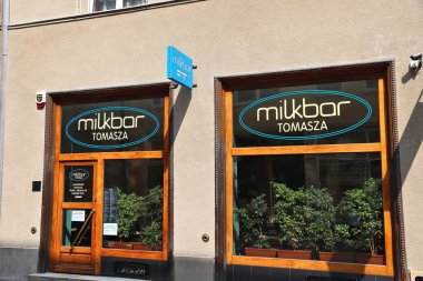 KRAKOW, POLAND - 28 Ağustos 2018: Krakow, Polonya 'daki Milkbar Tomasza yerel lokantası. Süt barları veya bar mleczny (Polonyaca adı) genellikle çok basit ve ucuz yerel gıda merkezleridir..