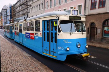 GOTHENBURG, SVEDEN 27 AĞUSTOS 2018: Göteborg, İsveç 'te mavi tramvay. İsveç 'in 160 km' lik tek raylı en büyük tramvay ağı Göteborg 'dadır..