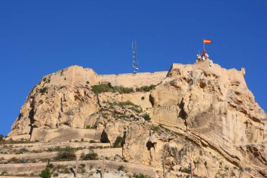 İspanya, Valenciana 'daki Alicante şehri. Aziz Barbara Şatosu ile Dağ.