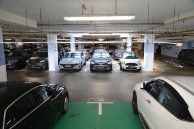 SINGAPORE ŞEHRİ, SINGAPORE - 13 Mart 2024: Singapur 'daki Sentosa adasının otopark altyapısı.