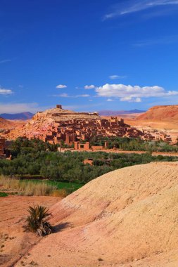 Ait Benhaddou, Fas 'ın simgesi. Kervan yolu üzerindeki tarihi çöl ksar kasabası. UNESCO Dünya Mirası Alanı.