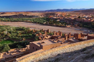 Ait Benhaddou, Fas 'ın simgesi. Kervan güzergahındaki tarihi Ksar kasabası. UNESCO Dünya Mirası Alanı.