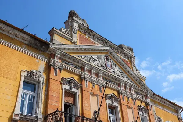 Romanya 'nın Timisoara kentindeki Unirii Meydanı (Piata Unirii). Güzel şehir mimarisi.