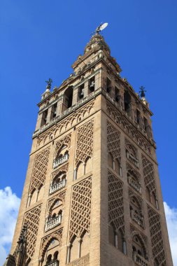 Endülüs'teki Sevilla Katedrali'nin Giralda kulesi, İspanya. Unesco Dünya Mirası.