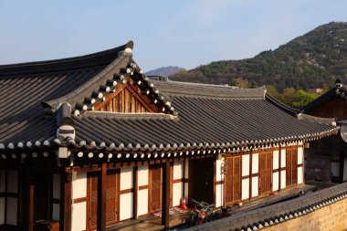 Jeonju Hanok Köyü Güney Kore 'de. Hyanggyo-gil dönüm noktası..