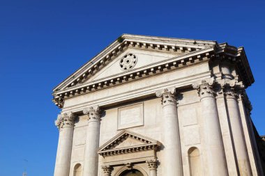 İtalya, Venedik Dorsoduro 'daki Chiesa di San Barnaba kilisesi. Neoklasik biçim.