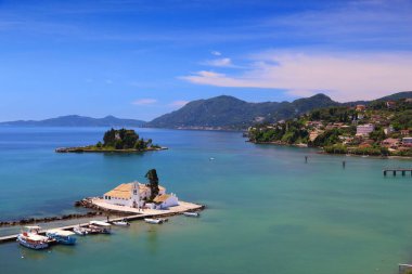 Kanoni, Korfu. Panagia Kilisesi Vlacherna ve Fare Adası Manastırı.