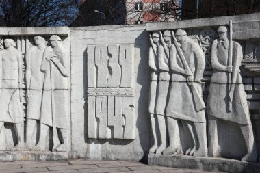 BYTOM, POLAND - 11 Mart 2014: Silezya Ayaklanması (Powstania Slaskie) ve 2. Dünya Savaşı kurbanlarının anısına Özgürlük Anıtı (Pomnik Wolnosci).