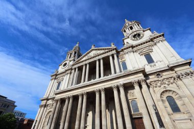 Londra 'daki Saint Paul Katedrali. Londra İngiltere 'nin simgesi..