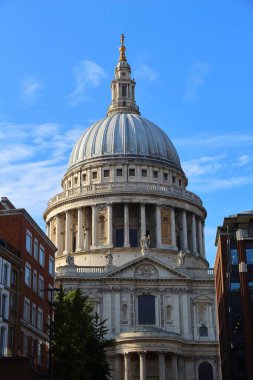 Londra 'daki Saint Paul Katedrali. Londra İngiltere 'nin simgesi..