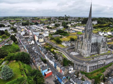 Cobh County Cork, İrlanda 'da. İrlanda şehrinin havadan görünüşü.