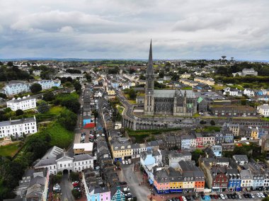 Cobh County Cork, İrlanda 'da. İrlanda şehrinin havadan görünüşü.