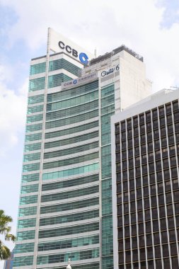 KUALA LUMPUR, MALAYSIA - 2 Mart 2024: Kuala Lumpur şehir merkezindeki Çin İnşaat Bankası CCB binası. CCB, kısmen devlete ait bir Çin bankacılık ve finans hizmetleri grubudur..