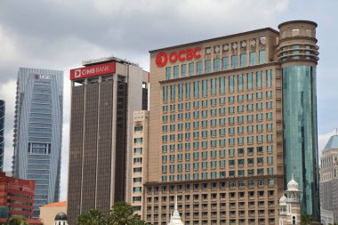 KUALA LUMPUR, MALAYSIA - 2 Mart 2024: Kuala Lumpur, Malezya 'da bankacılık endüstrisi yarışması. CIMB Malezya Bankası, UOB Singapur Bankası ve Çin Sanayi ve Ticaret Bankası ICBC.