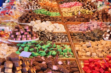 Bir zanaat tatlılar çeşitleri fudge ve çikolata Mağazası.