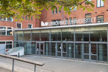 NORRKOPING, SwEDEN - 25 Ağustos 2018: Norrkoping, İsveç 'teki Linkoping Üniversitesi (Linkopings Universitet) kampüsü. Kampüs eski sanayi binalarında yer almaktadır..