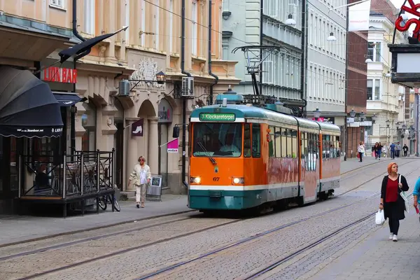 NORRKOPING, SWDEN - 25 Ağustos 2018: Norrkoping, İsveç sokak manzarası. Norrkoping, İsveç 'in 137.326 nüfuslu 8. büyük belediyesidir..