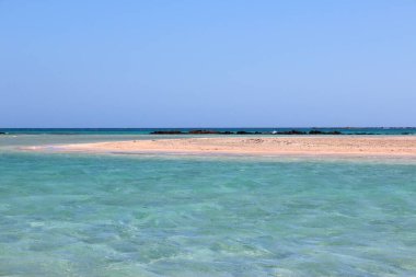 Pembe kum plaj Elafonisi - Girit Adası, Yunanistan.