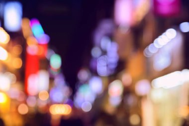 Şehir geçmişi. Gece neon ışıkları, Bokeh efektli bulanık büyük şehir. Gece soyut büyük şehir Suwon, Güney Kore.