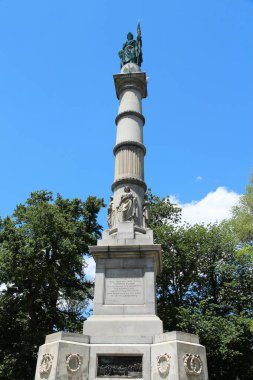 BOSTON, ABD - 9 Haziran 2013: Boston Common 'daki Askerler ve Denizciler Anıtı. Martin Milmore tarafından tasarlanmış ve 1874-77 yılları arasında dikilmiştir..