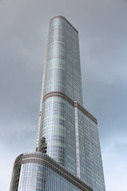 Chicago, ABD - 28 Haziran 2013: Şikago şehir merkezindeki Trump International Hotel ve Tower. 2009 'da tamamlandı..