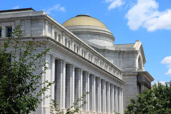 Washington DC dönüm noktası. Ulusal Doğa Tarihi Müzesi sokak manzarası inşa ediyor.
