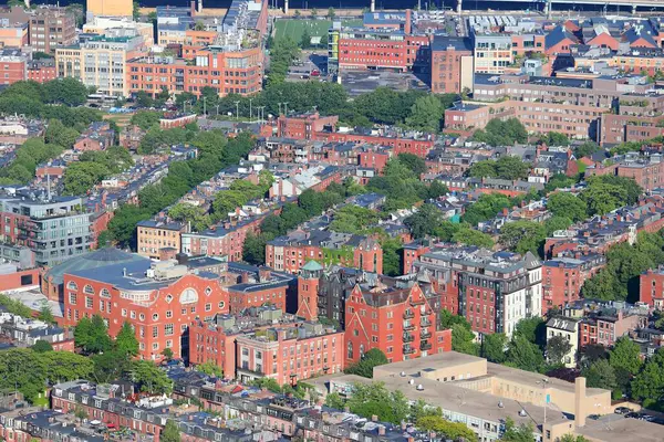 Boston, Massachusetts 'in güney ucunda sol alttaki tarihi siklonama binası var..