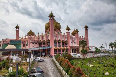 Malezya 'nın Kuching şehrindeki Mescid Bandaraya Kuching (Kuching Şehir Camii).