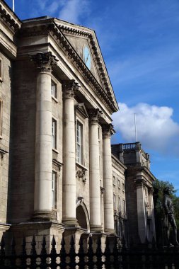 Trinity Koleji kampüsü, Dublin, İrlanda 'da dönüm noktası..
