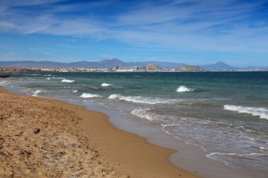 Urbanova 'daki kumsal. Alicante Eyaleti, İspanya Valensiya Topluluğu.