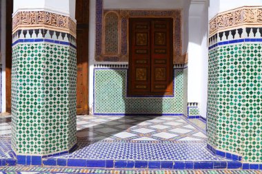 Fas 'taki Marakeş şehri simgesi. Dar Si Said Fas renkli mozaik.