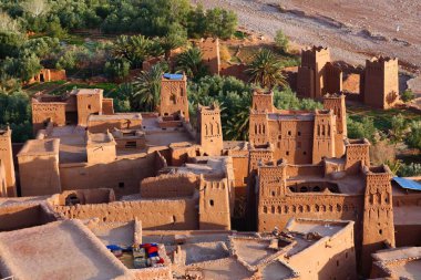 Ait Benhaddou, Fas 'ın simgesi. Kervan yolu üzerindeki tarihi çöl ksar kasabası. UNESCO Dünya Mirası Alanı.