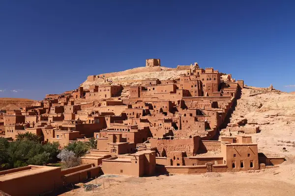 Ait Benhaddou, Fas 'ın simgesi. Kervan yolu üzerindeki tarihi çöl ksar kasabası. UNESCO Dünya Mirası Alanı.