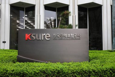 SEOUL, Güney Kore - 6 Nisan 2023 KSure veya K-Sure markası altında bilinen Kore Ticaret Sigortası Şirketi. Sigorta şirketi ithalat, ihracat ve döviz kurlarını sigortalamada uzmanlaşmış..