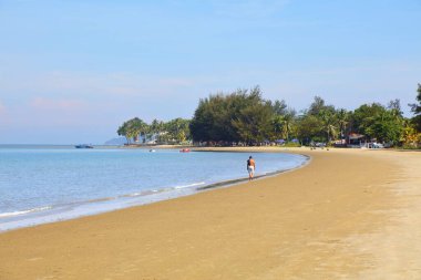 Malezya 'nın Sabah Bölgesi, Kota Kinabalu' daki Tanjung Aru Plajı.