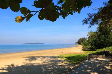 Malezya 'nın Sabah Bölgesi, Kota Kinabalu' daki Tanjung Aru Plajı.