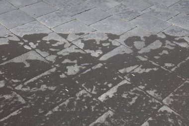 İtalya 'nın Sicilya kentindeki Giarre, Metropolitan City' de volkanik toz bulutu. Yanardağ Etna külleri şehirde.