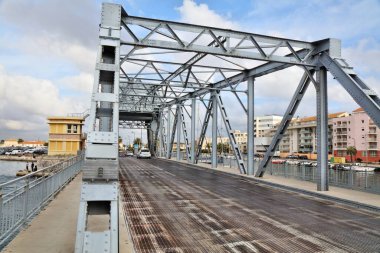 Herault, Fransa 'daki Sete kasabası. Kanal üzerinde Tivoli Köprüsü. Bascule Köprüsü - ulaşım altyapısı.