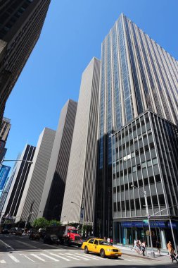 New York, ABD - 5 Temmuz 2013: 6 Avenue New York seyir sokak düzey görünümü. Cadde olarak da bilinen Avenue Amerika ve büyük Nyc cadde.