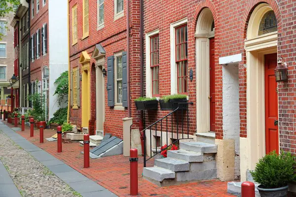 Eski Philadelphia şehri. Elfreth's Alley tarihi bölge, tarihi konut mimarisi.