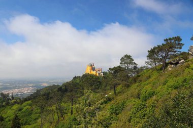 Portekiz, Sintra 'daki Pena Sarayı (Palacio da Pena). Romantizm mimarisi.