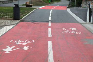 Prag 'da aynı yayayı ve bisikleti kullanmışlar. Çek Cumhuriyeti 'nde ulaşım altyapısı.