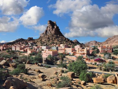 Fas 'ta manzaralı bir yer. Tafraout, Fas 'ta Napolyon' un Şapkası kayası. Fas 'taki Anti-Atlas dağlarının manzaraları.