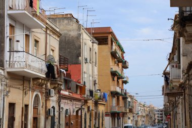Sicilya, İtalya 'daki Syracuse şehrinde. İtalyan şehir sokak manzarası.