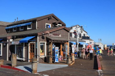 6 Nisan 2014 'te Santa Barbara, Kaliforniya' daki Stearns Wharf 'ı ziyaret ettiler. 1872 'de tamamlandı ve popüler bir turizm merkezidir..